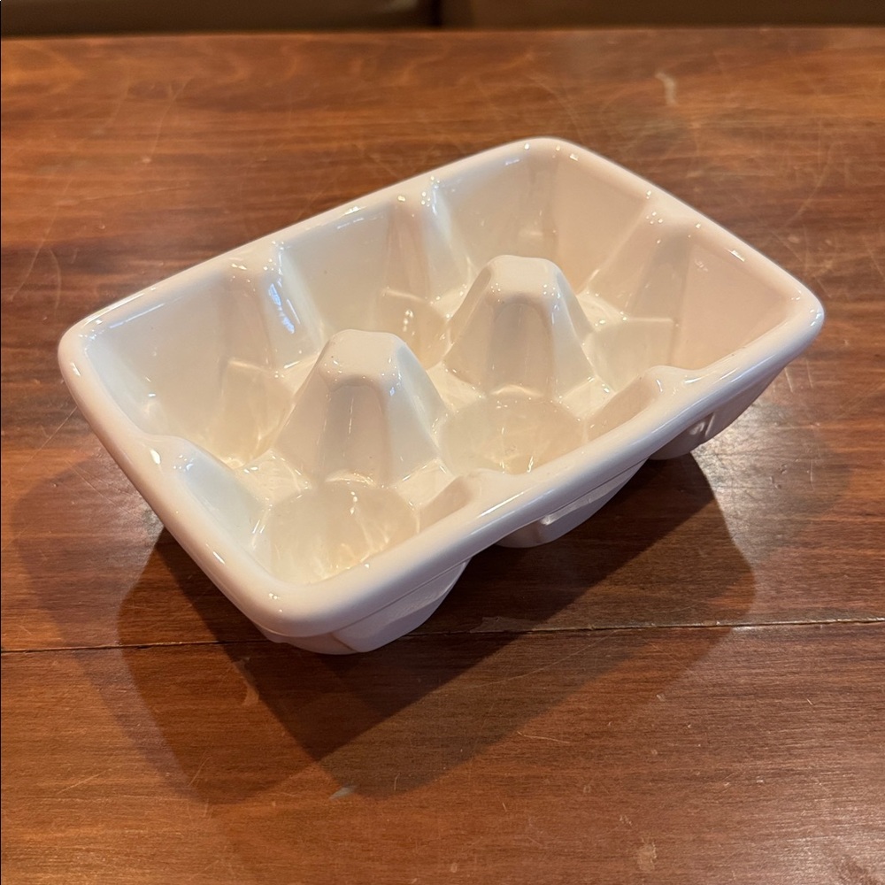WILLIAMS SONOMA Ceramic Egg Holder Half Dozen White Easter Cottagecore Spring